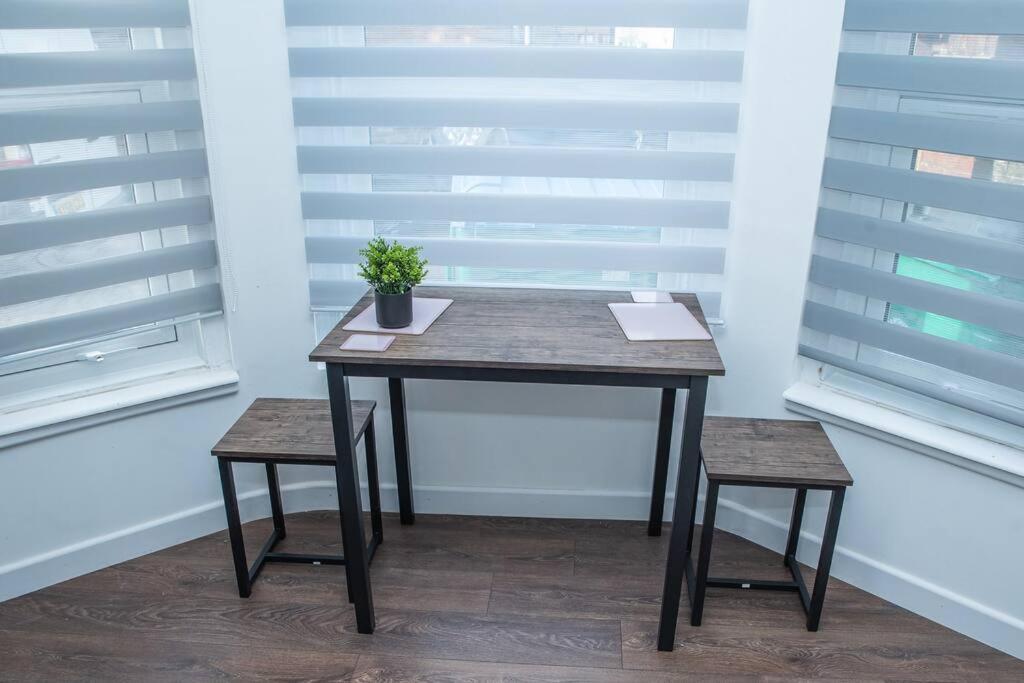 Aylesbury Apartment 1 With Free Parking Kültér fotó